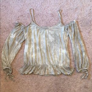 Long sleeve with shoulder cut outs